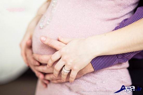 ژست عکس بارداری در آتلیه
